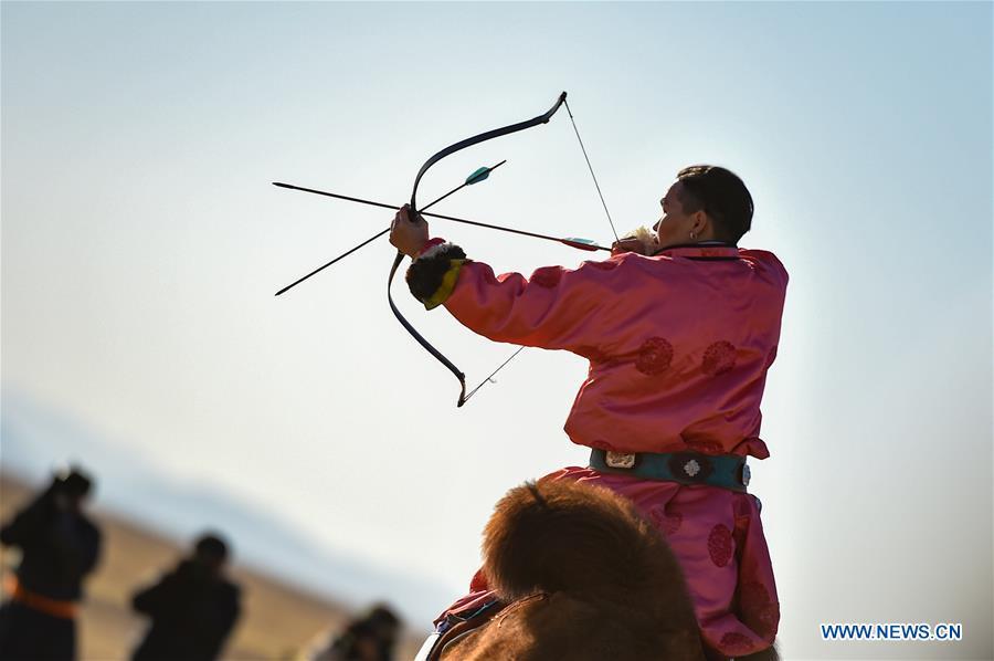 A participant takes part in an arrow-shooting competition on camel during an international camel cultural festival held in Wulatehou Banner, Bayan Nur of north China\'s Inner Mongolia Autonomous Region, Dec. 1, 2018. The three-day festival opened here on Saturday. (Xinhua/Yu Dongsheng)