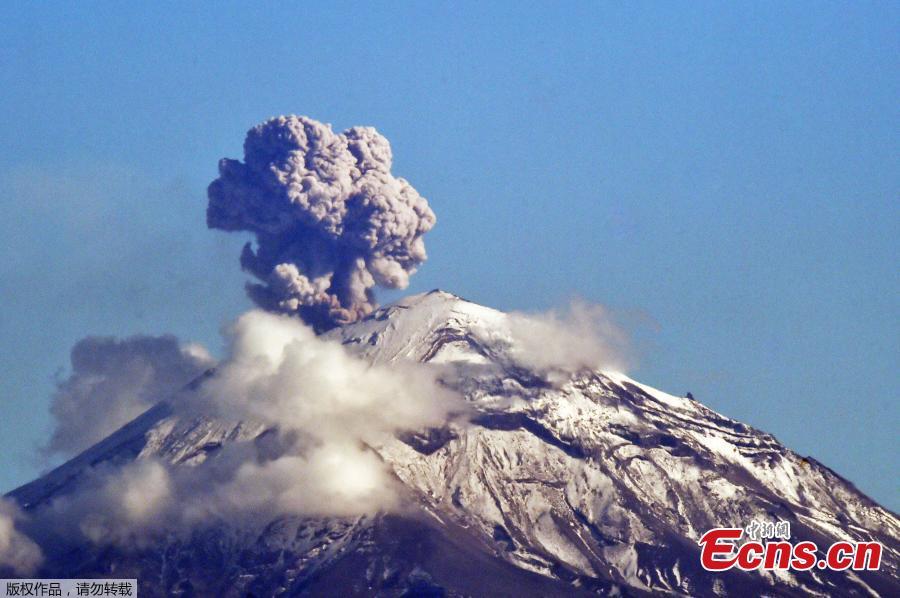 The Popocatepetl Volcano spewes ash and smoke as seen from Mexico City, on December 2, 2018. The Popocatepetl volcano, located about 55 km from Mexico City, has recorded numerous low-intensity exhalations in the past few days. (Photo/Agencies)