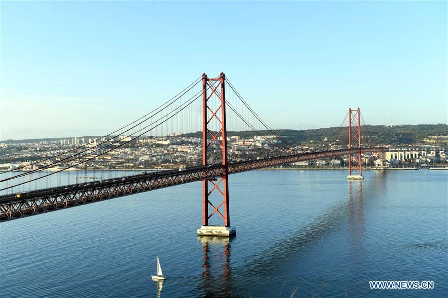 Photo taken on Nov. 30, 2018 shows the 25th of April Bridge (25 de Abril Bridge) over the Tagus river in Lisbon, Portugal. (Xinhua/Zhang Liyun)