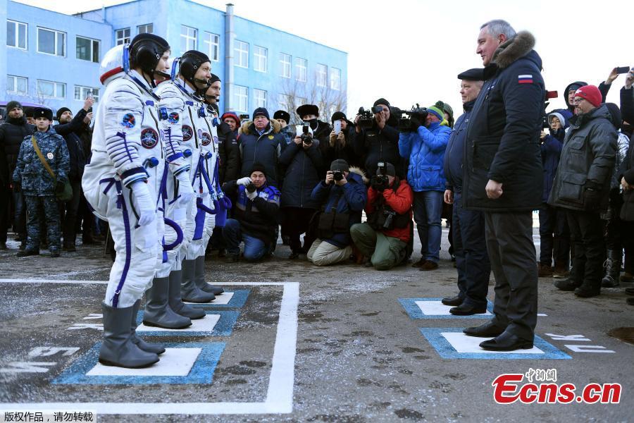 International Space Station (ISS) crew members David Saint-Jacques of Canada, Oleg Kononenko of Russia and Anne McClain of the U.S. report to Russia\'s Roscosmos space agency chief Dmitry Rogozin after donning space suits shortly before their launch at the Baikonur Cosmodrome, Kazakhstan December 3, 2018. (Photo/Agencies)