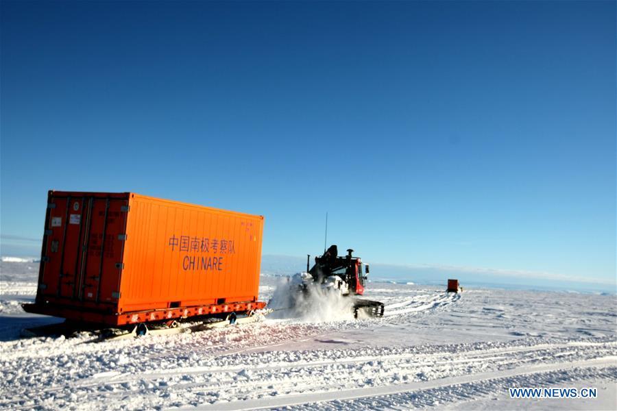 Snowmobiles loaded with supplies head for the Zhongshan station in Antarctica, Dec. 2, 2018. China\'s research icebreaker Xuelong, also known as the Snow Dragon, is now 44 kilometers away from the Zhongshan station. Unloading operations have been carried out after the routes were determined. (Xinhua/Liu Shiping)