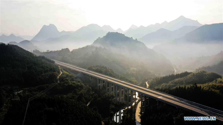 Aerial photo taken on Nov. 25, 2018 shows the Hechi-Baise Highway in south China\'s Guangxi Zhuang Autonomous Region. This year marks the 60th anniversary of the establishment of the Guangxi Zhuang Autonomous Region. (Xinhua/Gao Dongfeng)