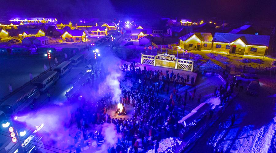 An aerial night view of of Keketuohai Geopark in Northwest China\'s Xinjiang Uygur autonomous region.  (Photo provided to chinadaily.com.cn)