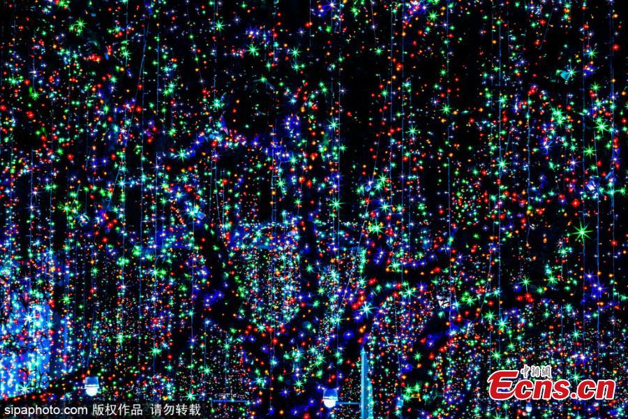Christmas lights illuminate the Spiritual Center Sacred Sky in Sorocaba in southeastern Brazil. According to the park’s director Luciano Dini, it is the largest private Christmas decoration in the world. There are an incredible 4.5 million lights in a space of 20,000 square meters with gardens, trees and lakes, as well as Santa’s house. (Photo/SIPAPHOTO)