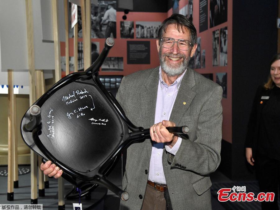 The Nobel Prize laureate in chemistry George P. Smith holds a chair he has signed at the Nobel Museum in Stockholm, Sweden on December 6, 2018. (Photo/Agencies)