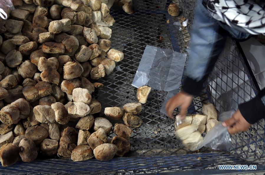 A man prepares bread to be distributed to people at a charity center in Sanaa, Yemen, on Dec. 9, 2018. An estimated 85,000 children under the age of five may have died from extreme hunger between April 2015 and October 2018, according to the latest data released by Save the Children, an international organization for children\'s rights. (Xinhua/Mohammed Mohammed)