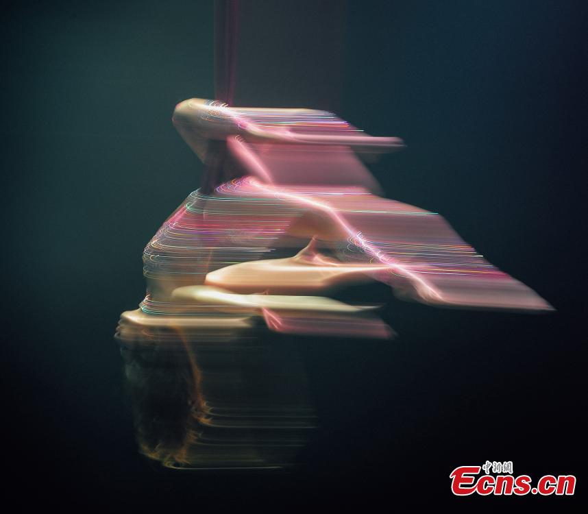 Photo taken on Dec. 10, 2018 shows the first China Dancing in Midair Championship in Tianjin. The two-day competition attracted 57 contestants in seven events where they performed with different items suspended in midair, such as belts, hammock, rings and net. (Photo: China News Service/Tong Yu)