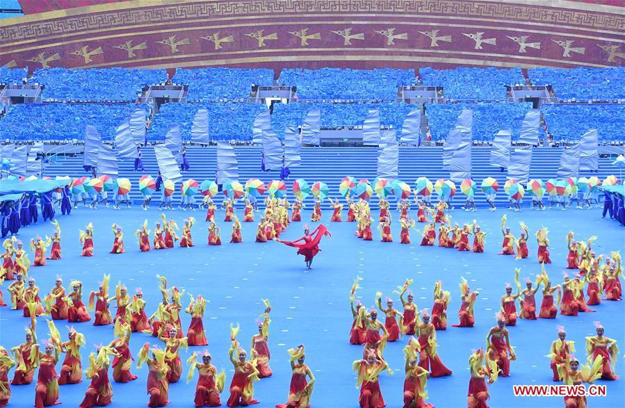Dancers perform in a grand gathering held to celebrate the 60th anniversary of the founding of south China\'s Guangxi Zhuang Autonomous Region in Nanning, capital of Guangxi, Dec. 10, 2018. (Xinhua/Zhou Hua)