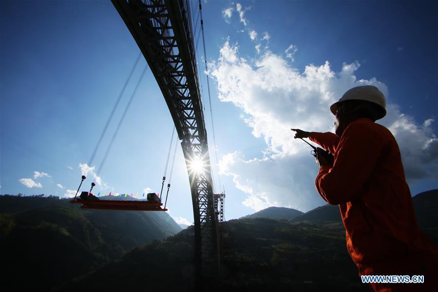 Photo taken on Dec. 9, 2018 shows the construction site of a railway arch bridge across the Nujiang River in southwest China\'s Yunnan Province. With a grand arch bridge erected on Monday morning, Chinese constructors have built the longest-spanning railway arch bridge with a single span of 490 meters. The bridge is a key project of the 220-km-long Dali-Ruili railway which is a key section of the China-Myanmar international railway corridor linking Kunming, the provincial capital of Yunnan, with Yangon of Myanmar. (Xinhua)