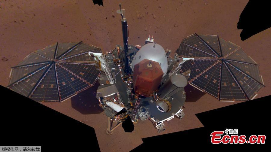 This is NASA InSight\'s first selfie on Mars. It displays the lander\'s solar panels and deck. On top of the deck are its science instruments, weather sensor booms and UHF antenna. The selfie was taken on Dec. 6, 2018. (Photo/Agencies)