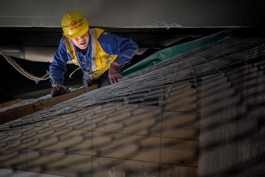 Workers have labored for 27 months to renovate the Nanjing Yangtze River Bridge. [Photo provided to chinadaily.com.cn]