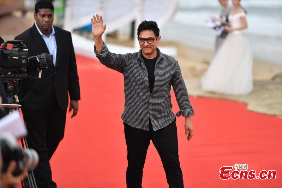 Indian film actor Aamir Khan arrives for the first Hainan International Film Festival in Sanya City, Hainan Province, Dec. 16, 2018. The film festival is one of a series of events in Hainan as the city seeks to build itself into a pilot free trade zone and a free trade port. (Photo: China News Service/Luo Yunfei)