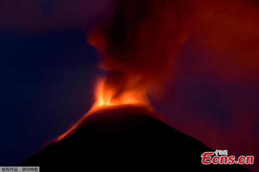 Mount Soputan spews hot ash as seen from Minahasa, Indonesia, Dec. 16, 2018. Mount Soputan, on the northern part of Sulawesi island, erupted twice Sunday morning, said the national disaster agency\'s spokesman, Sutopo Purwo Nugroho. It ejected columns of thick ash as high as 7,500 meters into the sky. (Photo/Agencies)