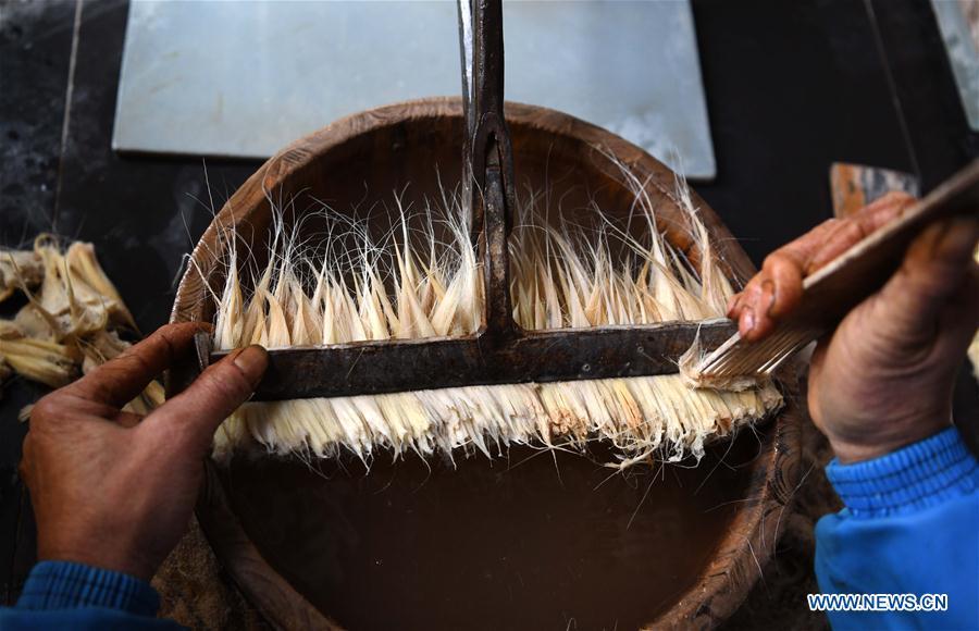 A worker makes the Xuan ink brushes at a workshop in Huangcun Town of Jingxian County, east China\'s Anhui Province, Dec. 14, 2018. Huangcun Town has a long history of the Xuan ink brush making. The ink brush, ink, Chinese Xuan paper and ink slabs are four traditional writing materials of Chinese stationery. (Xinhua/Liu Junxi)