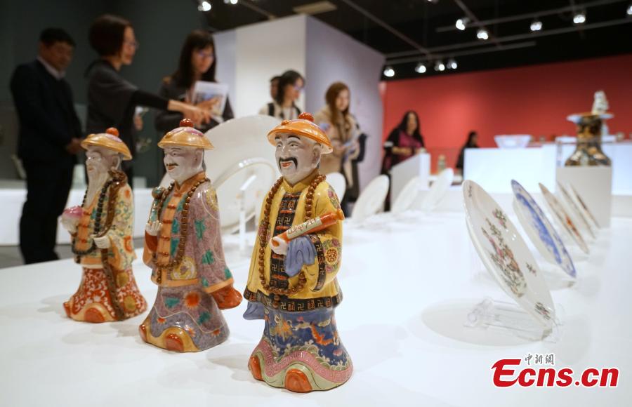 The Golden Splendors: 20th-Century Painted Porcelains of Hong Kong is underway at Hong Kong Heritage Museum, Dec. 18, 2018. As a world trading port in the 20th century, Hong Kong developed unique painted porcelain with diverse shapes and rich decorations using continually innovative techniques. The exhibition showcases painted porcelain made by local painters and factories, including vintage porcelain and armorial porcelain, produced mainly for export, as well as ceramic items for decoration and household use commonly found in Hong Kong. (Photo: China News Service/Zhang Wei)