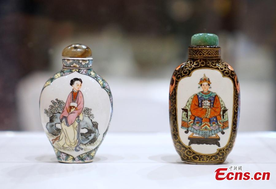 The Golden Splendors: 20th-Century Painted Porcelains of Hong Kong is underway at Hong Kong Heritage Museum, Dec. 18, 2018. As a world trading port in the 20th century, Hong Kong developed unique painted porcelain with diverse shapes and rich decorations using continually innovative techniques. The exhibition showcases painted porcelain made by local painters and factories, including vintage porcelain and armorial porcelain, produced mainly for export, as well as ceramic items for decoration and household use commonly found in Hong Kong. (Photo: China News Service/Zhang Wei)