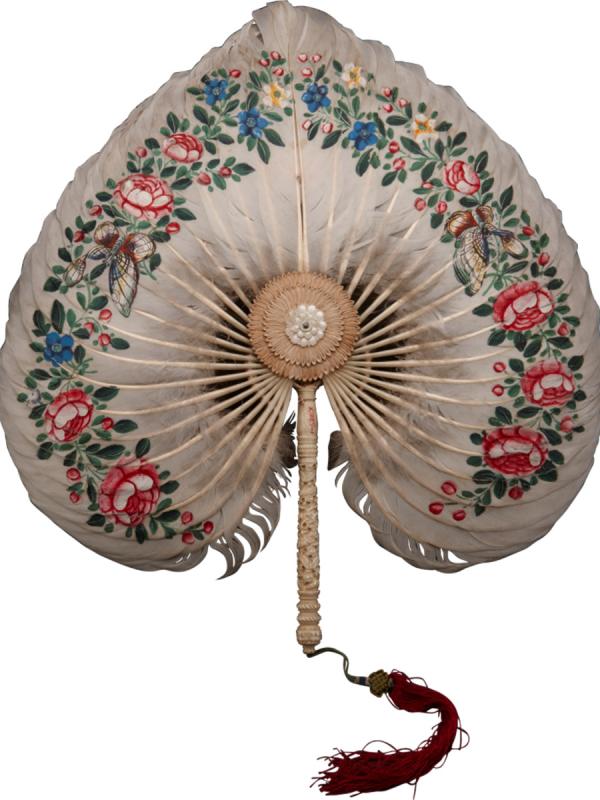 The fans combine Cantonese craftsmanship and Western esthetic tastes. (Photo provided to chinadaily.com.cn)