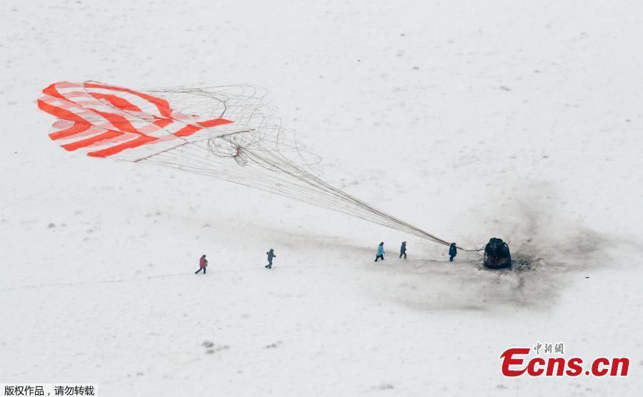 Search and rescue team approaches the Soyuz MS-09 capsule, carrying the International Space Station (ISS) crew members Serena Aunon-Chancellor of the U.S., Alexander Gerst of Germany and Sergey Prokopyev of Russia, shortly after its landing in a remote area near the town of Zhezkazgan, formerly known as Dzhezkazgan, Kazakhstan, Dec. 20, 2018. Soyuz MS-09 with its three-person crew returned to Earth after more than 6 months in orbit on the International Space Station.  The Soyuz MS-09 vehicle rose to high public profile in August when a hole that resulted in a small atmospheric leak aboard the Station was discovered in its Orbital Module. (Photo/Agencies)