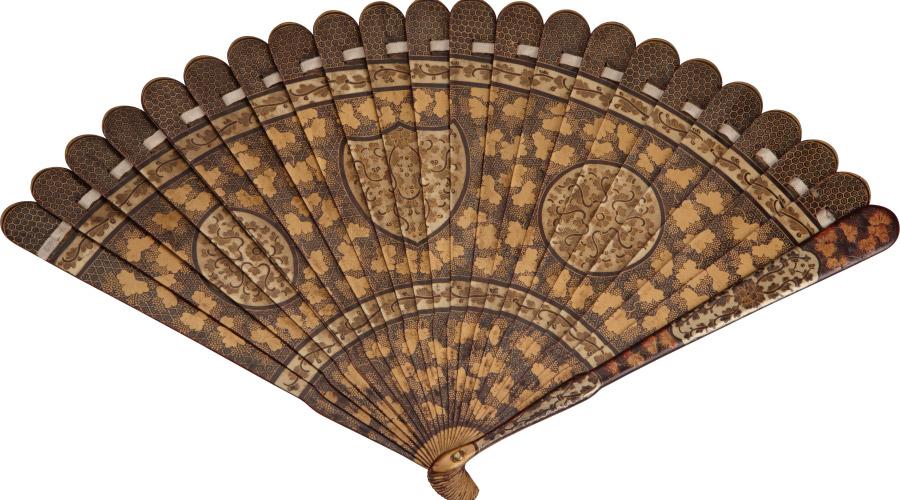 The fans combine Cantonese craftsmanship and Western esthetic tastes. (Photo provided to chinadaily.com.cn)