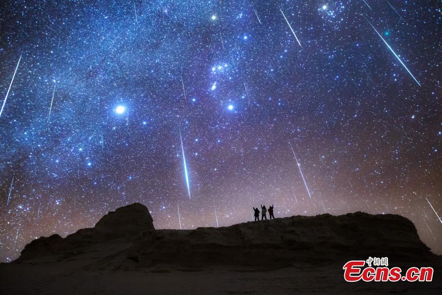 Photo taken by Tang Junlin shows stars ablaze in the night sky over the Yardang landform clusters in Haixi Mongol and Tibetan Autonomous Prefecture, Northwest China\'s Qinghai Province. (Photo: China News Service)
