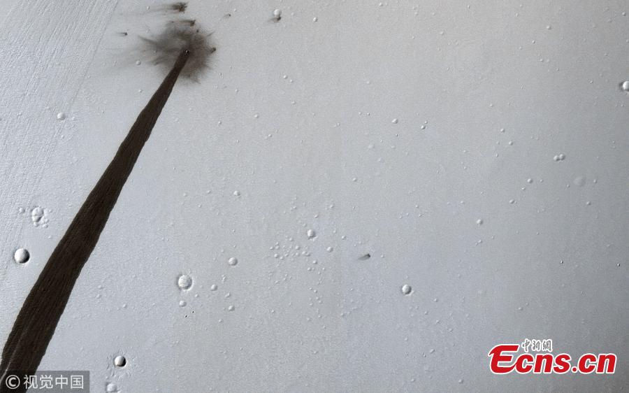 The dry and dusty surface of Mars is seen after a meteoroid hit and exploded, creating an impact crater 5 meters across and triggering a one-kilometer-long slope streak, or avalanche, in this image captured by NASA\'s Mars Reconnaissance Orbiter and obtained Sept. 26, 2018. (Photo/Agencies)