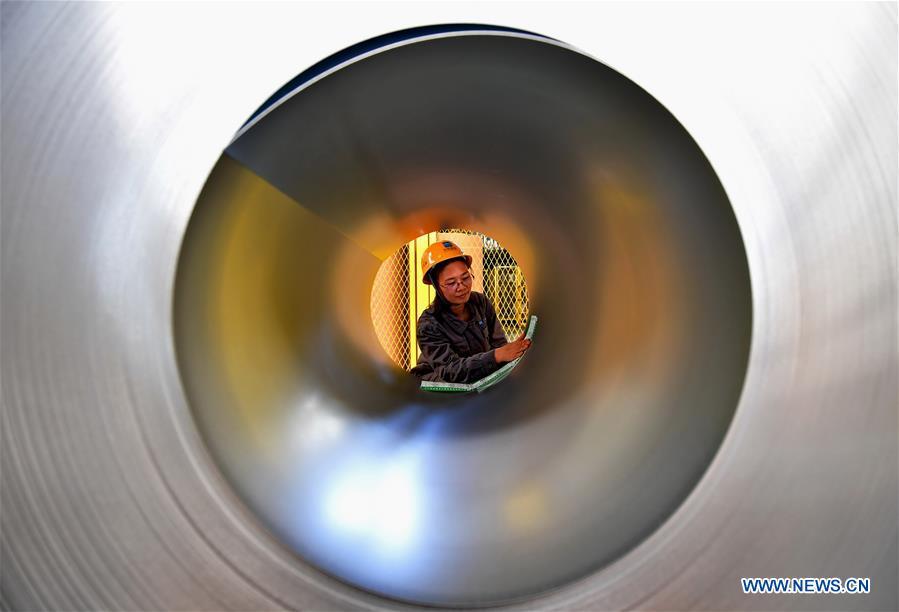 A man works at an automobile leaf-spring enterprise in Tangshan City, north China\'s Hebei Province, April 25, 2018. The living and working scenes of Chinese people in the past year have created a series of amazing views, some of which formed geometric figures. Those photos tell the development and progress of the country in 2018. (Xinhua/Yang Shiyao)