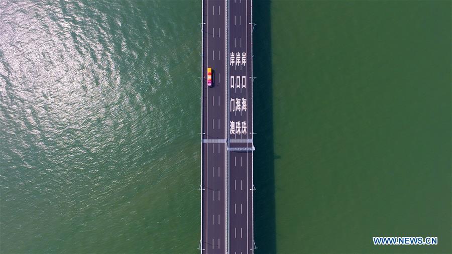 Aerial photo taken on Oct. 24, 2018 shows a bus running on the Hong Kong-Zhuhai-Macao Bridge. The living and working scenes of Chinese people in the past year have created a series of amazing views, some of which formed geometric figures. Those photos tell the development and progress of the country in 2018. (Xinhua/Liang Xu)