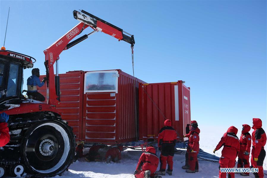 Members of two inland expedition teams maintain the equipment after a blizzard in Antarctica, Dec. 21, 2018. Two teams of Chinese researchers on China\'s 35th Antarctic expedition encountered a blizzard on their way to China\'s Kunlun and Taishan stations on Friday. (Xinhua/Liu Shiping)