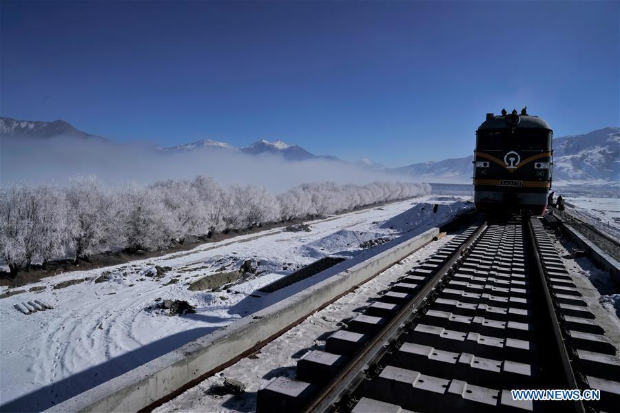 Photo taken on Dec. 23, 2018 shows a construction site on the Lhasa-Nyingchi section of the Sichuan-Tibet Railway in southwest China\'s Tibet Autonomous Region. The Sichuan-Tibet Railway will be the second railway into southwest China\'s Tibet Autonomous Region after the Qinghai-Tibet Railway. The line will go through the southeast of the Qinghai-Tibet Plateau, one of the world\'s most geologically active areas. (Xinhua/Purbu Zhaxi)