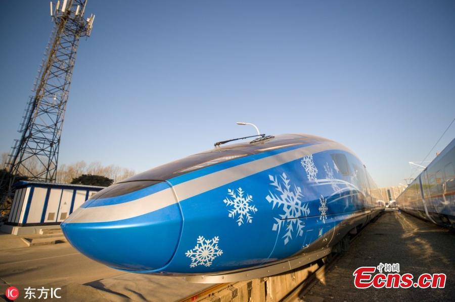 The China Railway S&T Innovation Achievement Exhibition opens at China National Railway Test Centre in Beijing, Dec. 24, 2018. The exhibition showcases China\'s homegrown railway technology and equipment, displaying the Fuxing, or Rejuvenation, bullet trains in various configurations. Entirely designed and manufactured in China, today\'s Fuxing trains are more spacious and energy efficient, with a longer service life and better reliability than previous models. The exhibition includes the 17-car version that runs up to 350 kilometers an hour, an eight-car version that runs at 250 kilometers per hour and trains with a designed speed of 160 kilometers an hour. (Photo/IC)