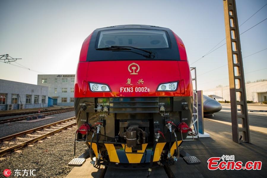 The China Railway S&T Innovation Achievement Exhibition opens at China National Railway Test Centre in Beijing, Dec. 24, 2018. The exhibition showcases China\'s homegrown railway technology and equipment, displaying the Fuxing, or Rejuvenation, bullet trains in various configurations. Entirely designed and manufactured in China, today\'s Fuxing trains are more spacious and energy efficient, with a longer service life and better reliability than previous models. The exhibition includes the 17-car version that runs up to 350 kilometers an hour, an eight-car version that runs at 250 kilometers per hour and trains with a designed speed of 160 kilometers an hour. (Photo/IC)