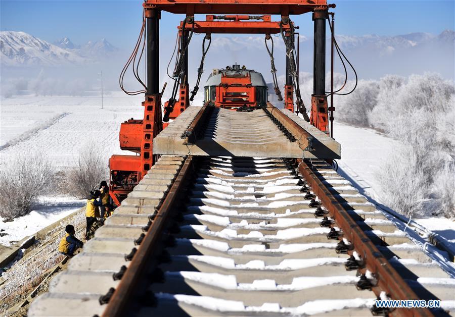 Workers are seen at a construction site on the Lhasa-Nyingchi section of the Sichuan-Tibet Railway in southwest China\'s Tibet Autonomous Region, Dec. 23, 2018. The Sichuan-Tibet Railway will be the second railway into southwest China\'s Tibet Autonomous Region after the Qinghai-Tibet Railway. The line will go through the southeast of the Qinghai-Tibet Plateau, one of the world\'s most geologically active areas. (Xinhua/Chogo)