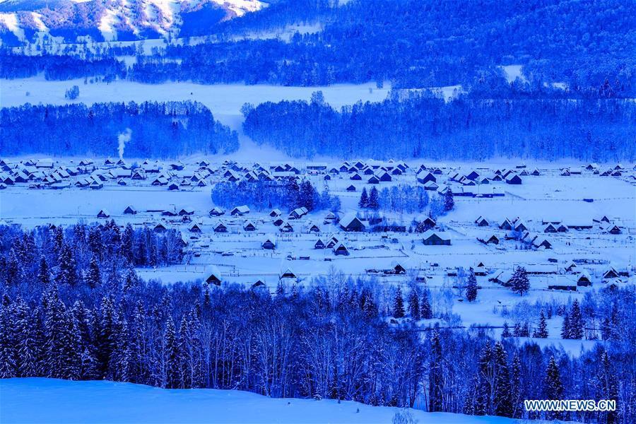 Photo taken on Dec. 22, 2018 shows the herdsmen\'s settlements at the Hom scenic area of Kanas, northwest China\'s Xinjiang Uygur Autonomous Region. (Xinhua/Liu Dawei)