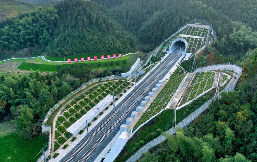 Hangzhou-Huangshan line opens on Dec. 25, 2018. (Photo/chinadaily.com.cn)

The new rail line will serve as a key route for tourists, and boost visitor numbers as there are seven 5A-level scenic spots including Huangshan Mountain, West Lake and Qiandao Lake, and over 50 4A-level tourist attractions along the route. China\'s tourist attractions are graded based on a rating scale by the Ministry of Culture and Tourism, with 5A being the highest rating. This development will bring further travel convenience for the country\'s tourists, the company said.

The route features nine stations, and trains will travel at a designated speed of 250 kilometers per hour. Construction began in September 2014, and the project was difficult due to the complex terrain along the route with numerous bridges and tunnels built.