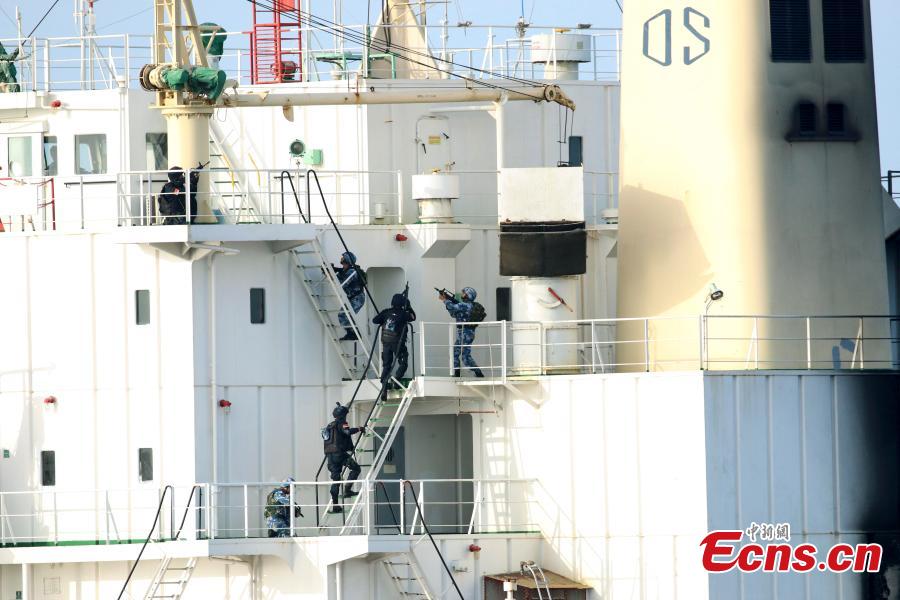 Members of special force with the 25th fleet of the Chinese Navy rescue OS35, a Tuvaluan ship hijacked by pirates in the Gulf of Aden in April 2017. (Photo: China News Service/Niu Yunhai)