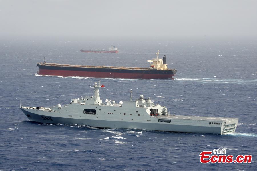 A warship of the 6th fleet of Chinese Navy in a mission in July 2010. (Photo provided to China News Service)