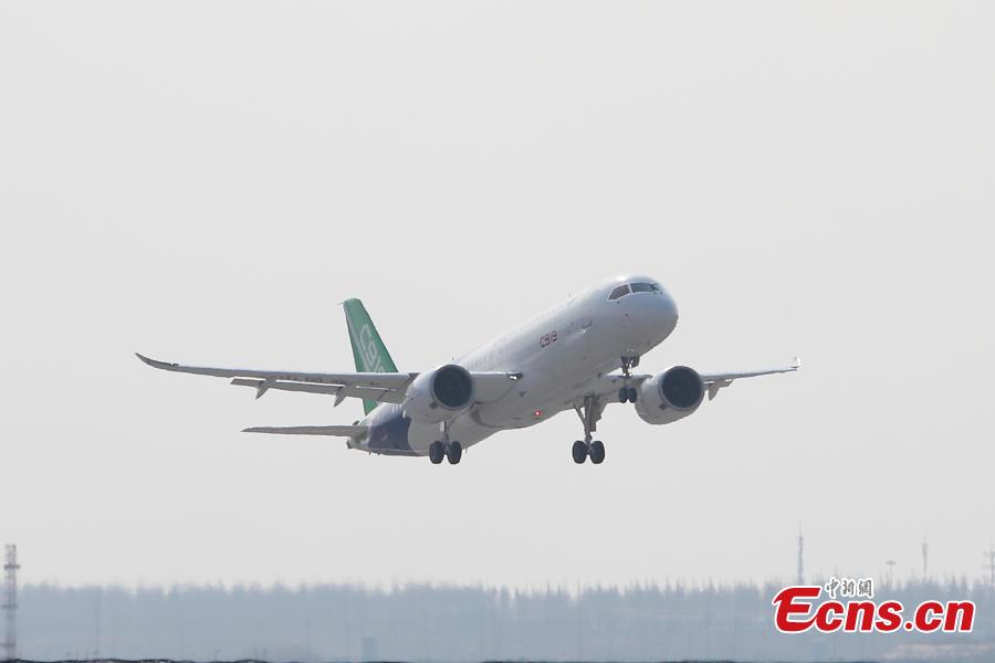 China\'s domestically developed C919 passenger jet is seen during a test flight at Pudong International Airport in Shanghai, Dec. 28, 2018. The third C919 plane, developed by the state-owned Commercial Aircraft Corp. of China (COMAC), took a test flight at the busy airport\'s 4th runway. (Photo: China News Service/Yin Liqin)