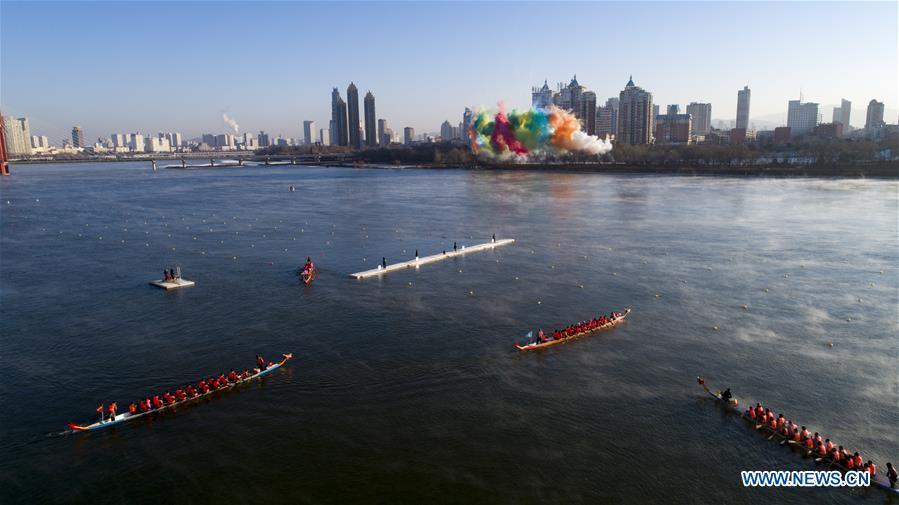 Teams of participants compete during a winter dragon boat race in Jilin City, northeast China\'s Jilin Province, Dec. 28, 2018. A total of 15 teams from home and abroad participated in the race on Friday. (Xinhua/Zhu Dapeng)