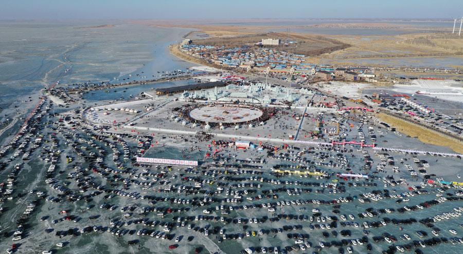 The annual Chagan Lake Fishing and Hunting Cultural Tourism Festival kicks off in Songyuan, Jilin Province, on Dec. 28, 2018. (Photo/chinadaily.com.cn)