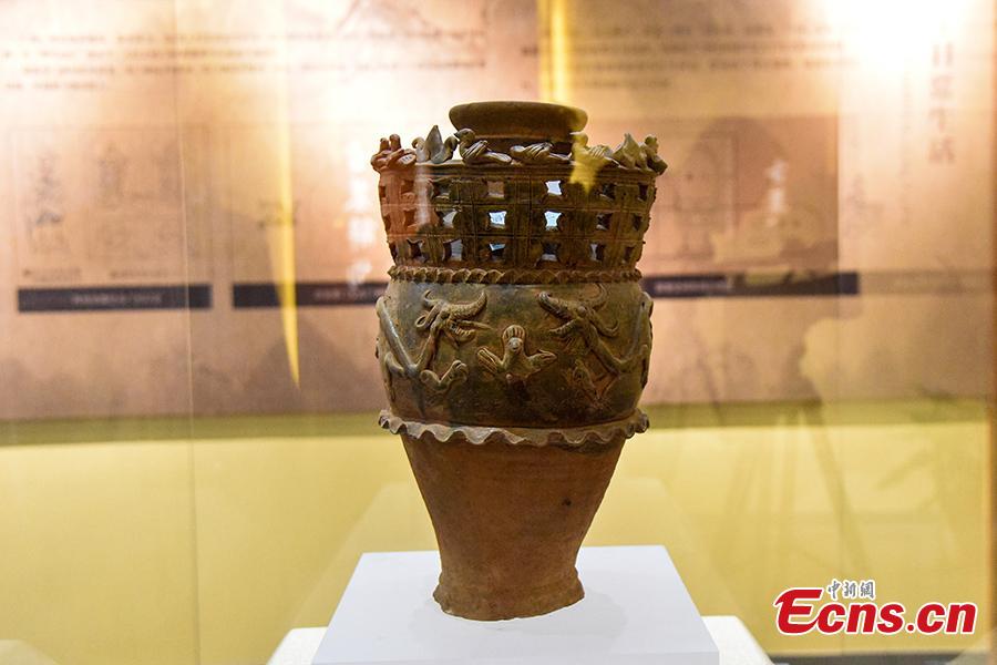A museum of relics excavated from the Liujialing tomb in Guiyang County, Hunan Province opens to the public on Dec. 28, 2018. The tomb\'s tunnel and chamber were decorated with well-preserved, exquisite murals that reflected the life and burial customs long time ago. Findings in the tomb are of high historical and art values as they showed the migration of nobles from north to south after the Tang Dynasty (618-907). (Photo: China News Service/Ouyang Changhai)