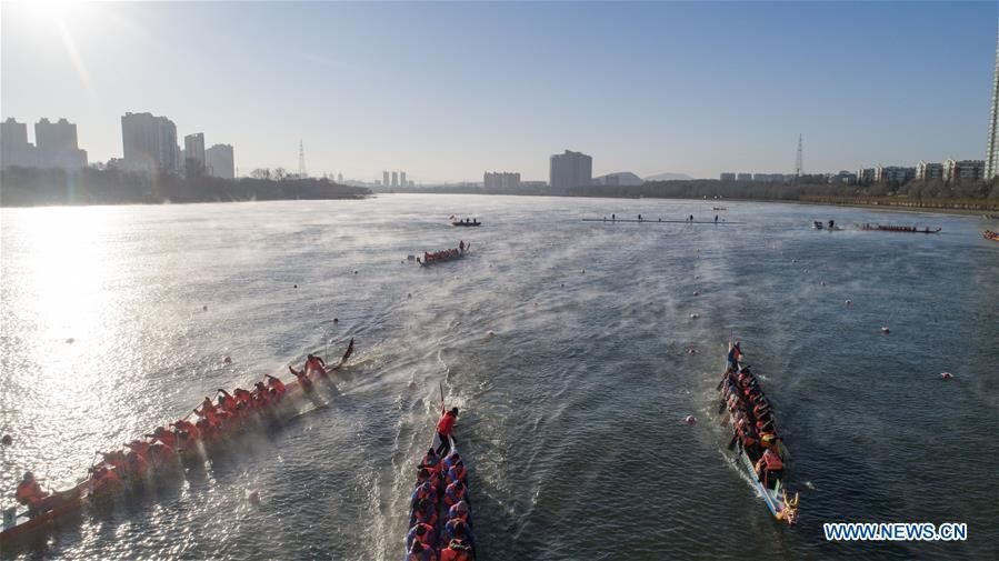 Teams of participants compete during a winter dragon boat race in Jilin City, northeast China\'s Jilin Province, Dec. 28, 2018. A total of 15 teams from home and abroad participated in the race on Friday. (Xinhua/Zhu Dapeng)