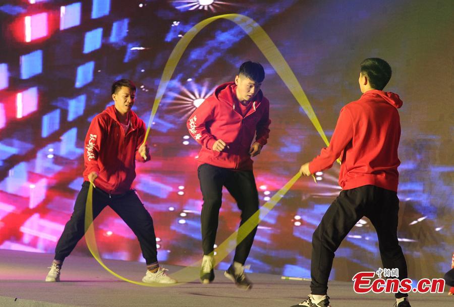 Contestants perform smart rope skipping at the finals of the First National Intelligent Sports Competition in Hangzhou, Zhejiang Province, Dec. 29, 2018. More than 1,400 finalists from across China will compete in 13 intelligent sports, including cycling, racing, golf, and shooting, in the following 2 days. (Photo: China News Service/Zhang Yin)