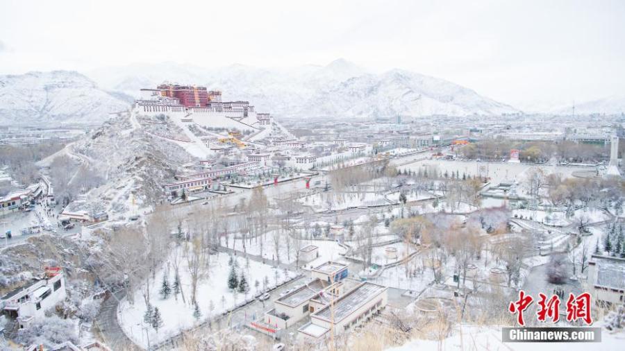 Photo shows the breathtaking winter scenery of Tibet. (Photo: China News Service/He Penglei)