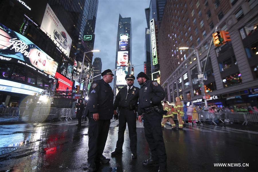 Police officers stand guard before the New Year celebration on Times Square in New York, the United States, on Dec. 31, 2018. (Xinhua/Wang Ying)