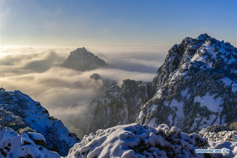 Photo taken on Dec. 31, 2018 shows the clouds seen on the Huangshan Mountain in east China\'s Anhui Province. (Xinhua/Shui Congze)