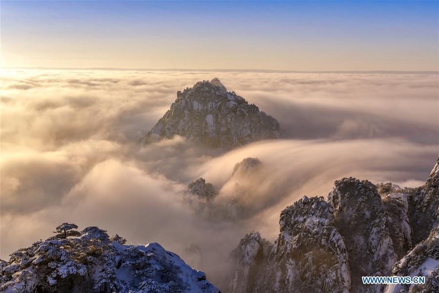 Photo taken on Dec. 31, 2018 shows the clouds seen on the Huangshan Mountain in east China\'s Anhui Province. (Xinhua/Shui Congze)