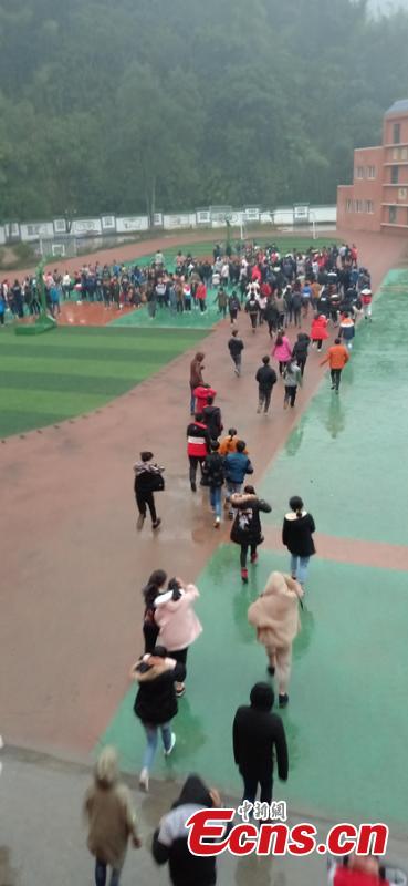Students and teachers are evacuated to a safe area after a 5.3-magnitude earthquake jolted Gongxian County, Yibin City in Southwest China\'s Sichuan Province at 8:48 a.m., Jan. 3, 2019. No casualties have been reported but some houses were damaged, Xinhua reported.  (Photo: China News Service/Chang Ting)