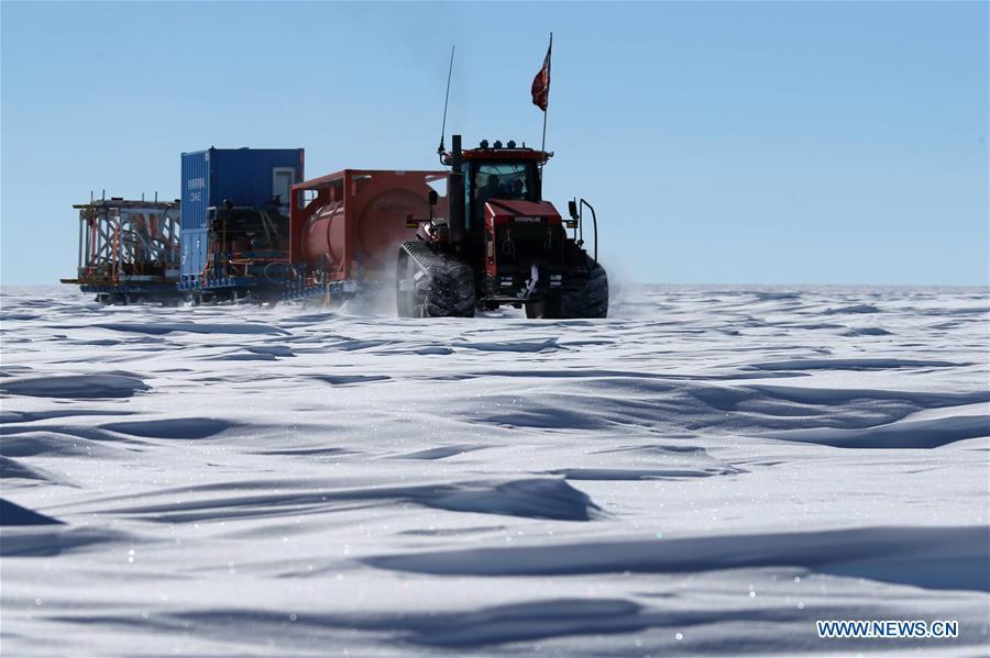 A vehicle of China\'s 35th Antarctic expedition team runs on Antarctica\'s inland icecap, Jan. 2, 2019. The expedition team Wednesday entered the area of the Dome Argus (Dome A), the peak of Antarctica\'s inland icecap. (Xinhua/Liu Shiping)