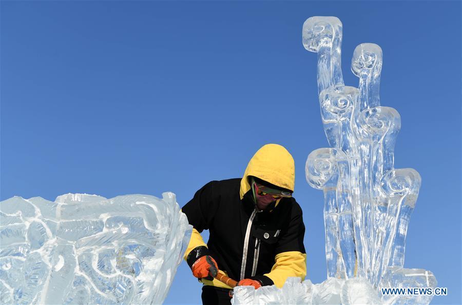 A contestant makes an ice sculpture during an international ice sculpture competition in Harbin, capital of northeast China\'s Heilongjiang Province, Jan. 3, 2019. (Xinhua/Wang Jianwei)