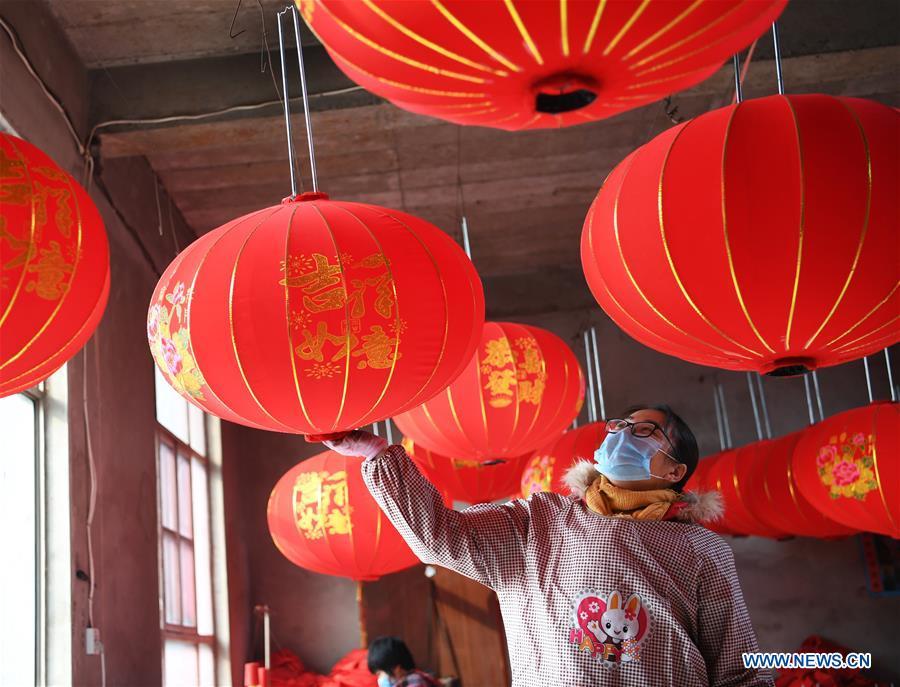 A villager works in a lantern workshop for the upcoming peak sales season of Spring Festival in Jifeng Town of Jishan County in Yuncheng, north China\'s Shanxi Province, Jan. 3, 2019. (Xinhua/Yang Chenguang)